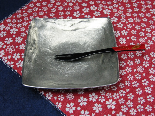 錫製和食器【潮待紋角小皿】作家「小泉均」